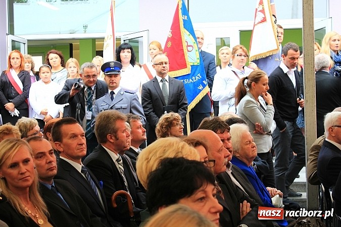Zdjęcie w galerii na portalu naszraciborz.pl: Wojew&oacute;dzka inauguracja roku szkolnego w SP 15. Minister Edukacji Narodowej wręczyła pierwszoklasistom nowe elementarze! wiadomości z regionu