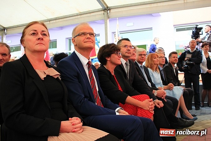 Zdjęcie w galerii na portalu naszraciborz.pl: Wojew&oacute;dzka inauguracja roku szkolnego w SP 15. Minister Edukacji Narodowej wręczyła pierwszoklasistom nowe elementarze! wiadomości z regionu