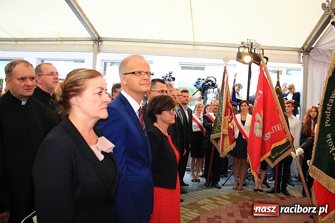 Zdjęcie w galerii na portalu naszraciborz.pl: Wojew&oacute;dzka inauguracja roku szkolnego w SP 15. Minister Edukacji Narodowej wręczyła pierwszoklasistom nowe elementarze! wiadomości z regionu