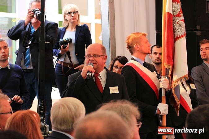 Zdjęcie w galerii na portalu naszraciborz.pl: Wojew&oacute;dzka inauguracja roku szkolnego w SP 15. Minister Edukacji Narodowej wręczyła pierwszoklasistom nowe elementarze! wiadomości z regionu