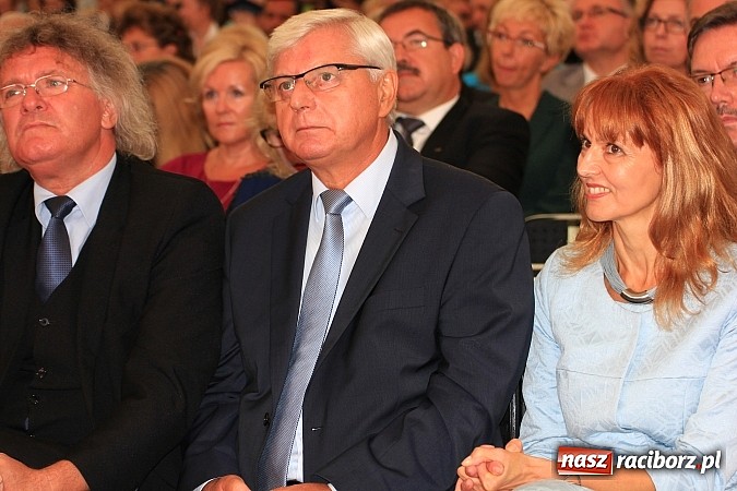 Zdjęcie w galerii na portalu naszraciborz.pl: Wojew&oacute;dzka inauguracja roku szkolnego w SP 15. Minister Edukacji Narodowej wręczyła pierwszoklasistom nowe elementarze! wiadomości z regionu