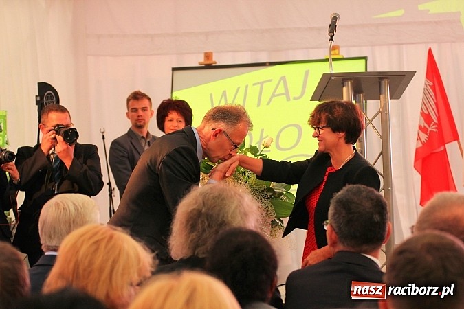 Zdjęcie w galerii na portalu naszraciborz.pl: Wojew&oacute;dzka inauguracja roku szkolnego w SP 15. Minister Edukacji Narodowej wręczyła pierwszoklasistom nowe elementarze! wiadomości z regionu