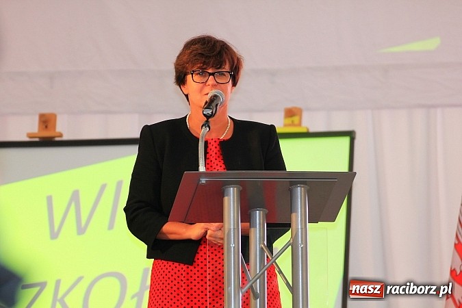 Zdjęcie w galerii na portalu naszraciborz.pl: Wojew&oacute;dzka inauguracja roku szkolnego w SP 15. Minister Edukacji Narodowej wręczyła pierwszoklasistom nowe elementarze! wiadomości z regionu