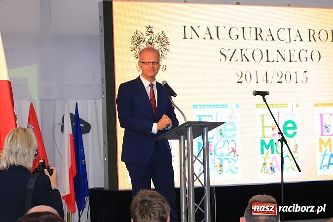 Zdjęcie w galerii na portalu naszraciborz.pl: Wojew&oacute;dzka inauguracja roku szkolnego w SP 15. Minister Edukacji Narodowej wręczyła pierwszoklasistom nowe elementarze! wiadomości z regionu
