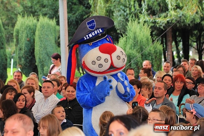 Zdjęcie w galerii na portalu naszraciborz.pl: Wojew&oacute;dzka inauguracja roku szkolnego w SP 15. Minister Edukacji Narodowej wręczyła pierwszoklasistom nowe elementarze! wiadomości z regionu