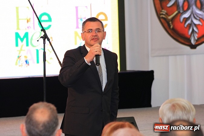 Zdjęcie w galerii na portalu naszraciborz.pl: Wojew&oacute;dzka inauguracja roku szkolnego w SP 15. Minister Edukacji Narodowej wręczyła pierwszoklasistom nowe elementarze! wiadomości z regionu