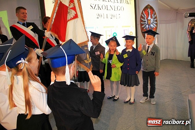 Zdjęcie w galerii na portalu naszraciborz.pl: Wojew&oacute;dzka inauguracja roku szkolnego w SP 15. Minister Edukacji Narodowej wręczyła pierwszoklasistom nowe elementarze! wiadomości z regionu
