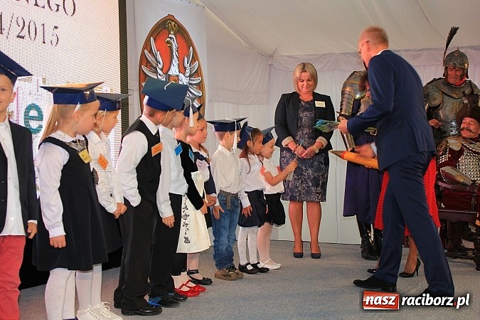 Zdjęcie w galerii na portalu naszraciborz.pl: Wojew&oacute;dzka inauguracja roku szkolnego w SP 15. Minister Edukacji Narodowej wręczyła pierwszoklasistom nowe elementarze! wiadomości z regionu