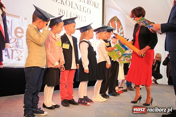 Zdjęcie w galerii na portalu naszraciborz.pl: Wojew&oacute;dzka inauguracja roku szkolnego w SP 15. Minister Edukacji Narodowej wręczyła pierwszoklasistom nowe elementarze! wiadomości z regionu