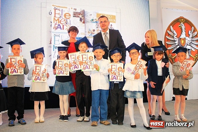 Zdjęcie w galerii na portalu naszraciborz.pl: Wojew&oacute;dzka inauguracja roku szkolnego w SP 15. Minister Edukacji Narodowej wręczyła pierwszoklasistom nowe elementarze! wiadomości z regionu