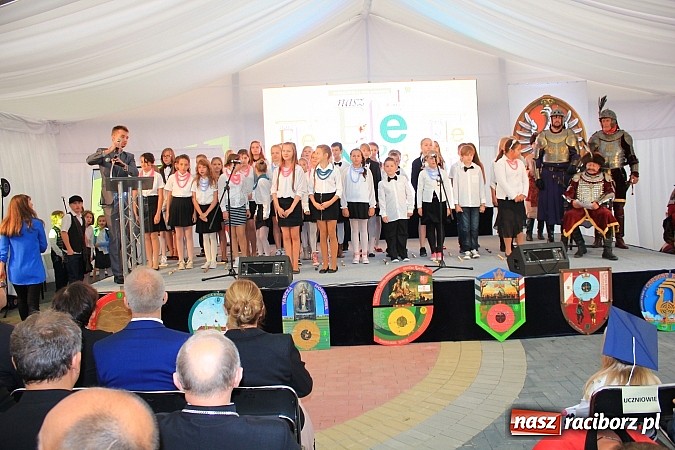 Zdjęcie w galerii na portalu naszraciborz.pl: Wojew&oacute;dzka inauguracja roku szkolnego w SP 15. Minister Edukacji Narodowej wręczyła pierwszoklasistom nowe elementarze! wiadomości z regionu