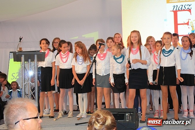 Zdjęcie w galerii na portalu naszraciborz.pl: Wojew&oacute;dzka inauguracja roku szkolnego w SP 15. Minister Edukacji Narodowej wręczyła pierwszoklasistom nowe elementarze! wiadomości z regionu