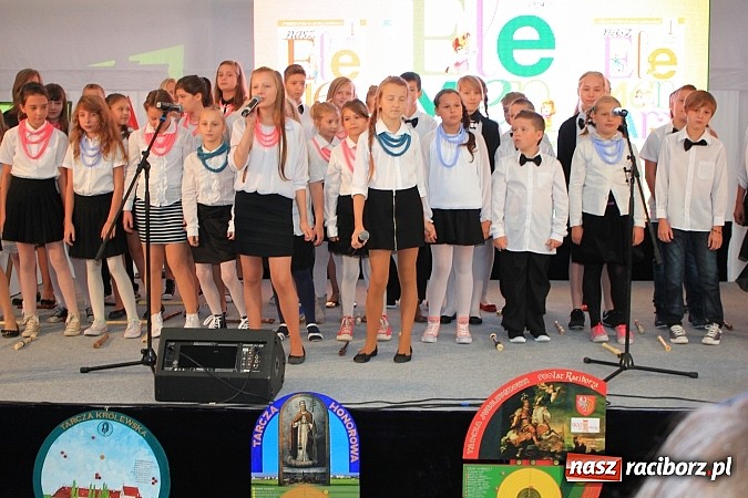 Zdjęcie w galerii na portalu naszraciborz.pl: Wojew&oacute;dzka inauguracja roku szkolnego w SP 15. Minister Edukacji Narodowej wręczyła pierwszoklasistom nowe elementarze! wiadomości z regionu