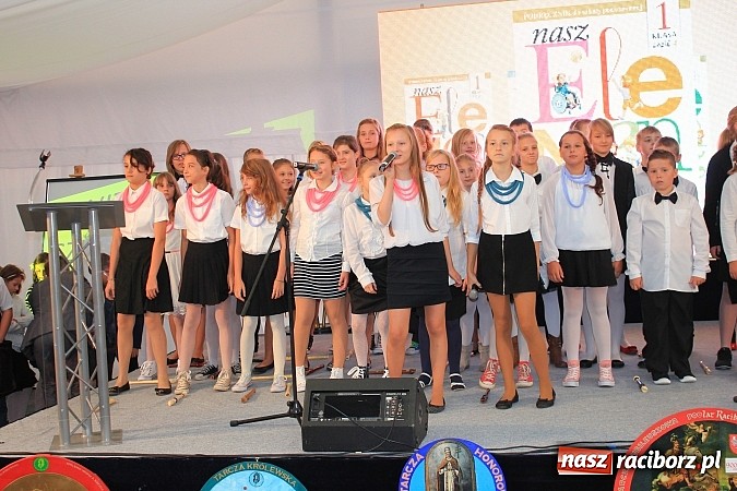 Zdjęcie w galerii na portalu naszraciborz.pl: Wojew&oacute;dzka inauguracja roku szkolnego w SP 15. Minister Edukacji Narodowej wręczyła pierwszoklasistom nowe elementarze! wiadomości z regionu