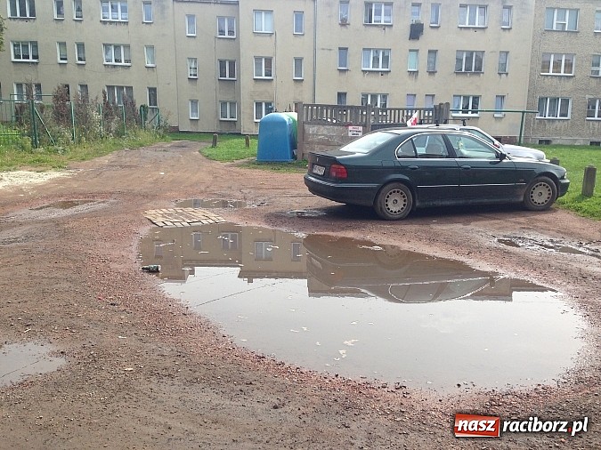Zdjęcie w galerii na portalu naszraciborz.pl: Fatalny stan drogi dojazdowej na Miechowskiej wiadomości z regionu