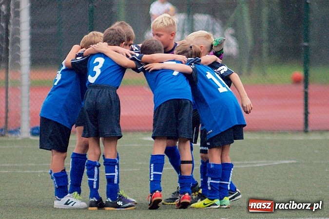 Zdjęcie w galerii na portalu naszraciborz.pl: Deszczowe zmagania orlików. Unia Racibórz górą nad Studzienną wiadomości z regionu