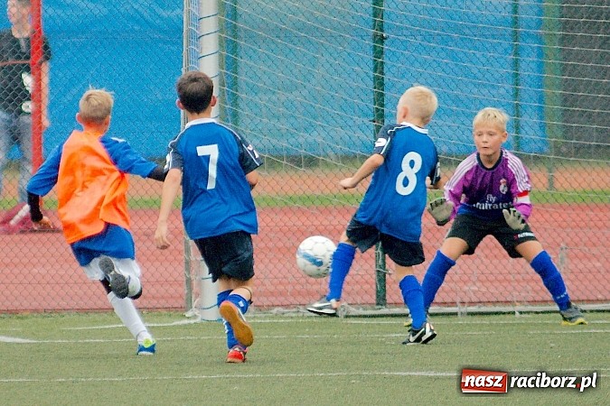 Zdjęcie w galerii na portalu naszraciborz.pl: Deszczowe zmagania orlików. Unia Racibórz górą nad Studzienną wiadomości z regionu