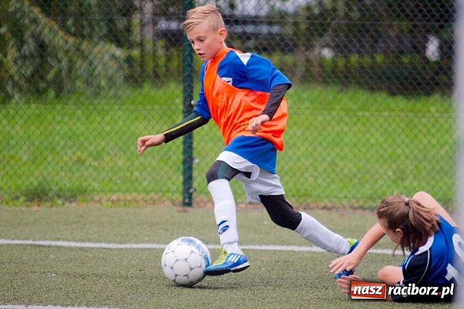 Zdjęcie w galerii na portalu naszraciborz.pl: Deszczowe zmagania orlików. Unia Racibórz górą nad Studzienną wiadomości z regionu