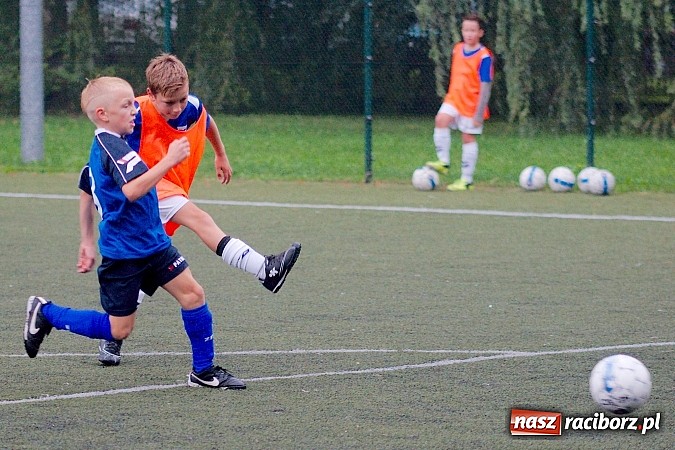 Zdjęcie w galerii na portalu naszraciborz.pl: Deszczowe zmagania orlików. Unia Racibórz górą nad Studzienną wiadomości z regionu