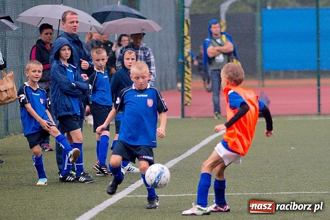 Zdjęcie w galerii na portalu naszraciborz.pl: Deszczowe zmagania orlików. Unia Racibórz górą nad Studzienną wiadomości z regionu