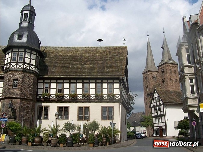 Zdjęcie w galerii na portalu naszraciborz.pl: Książę raciborski Wiktor V przyjeżdża do Raciborza. Zobacz gdzie na co dzień mieszka wiadomości z regionu