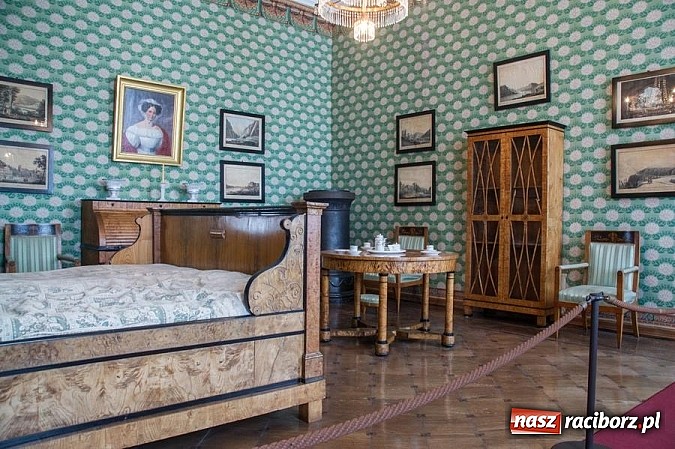 Zdjęcie w galerii na portalu naszraciborz.pl: Książę raciborski Wiktor V przyjeżdża do Raciborza. Zobacz gdzie na co dzień mieszka wiadomości z regionu