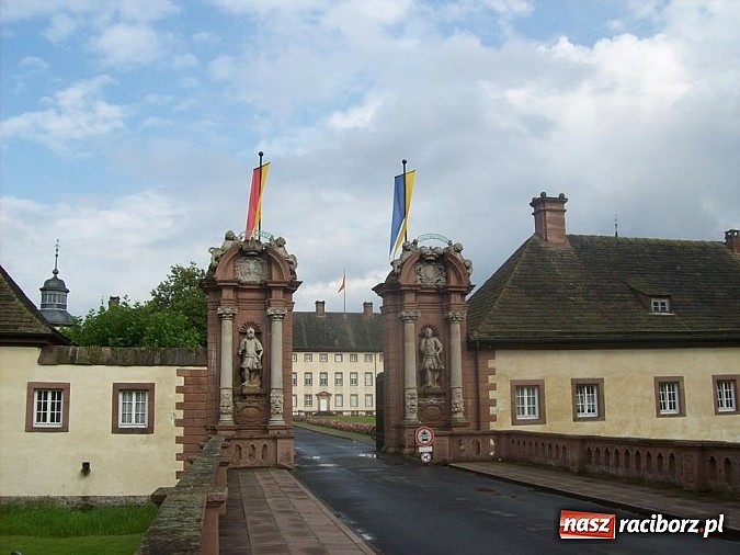 Zdjęcie w galerii na portalu naszraciborz.pl: Książę raciborski Wiktor V przyjeżdża do Raciborza. Zobacz gdzie na co dzień mieszka wiadomości z regionu