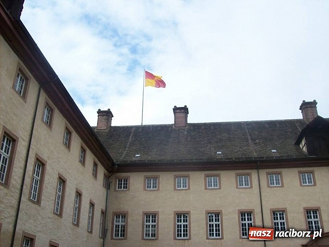 Zdjęcie w galerii na portalu naszraciborz.pl: Książę raciborski Wiktor V przyjeżdża do Raciborza. Zobacz gdzie na co dzień mieszka wiadomości z regionu