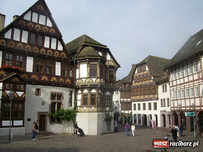 Zdjęcie w galerii na portalu naszraciborz.pl: Książę raciborski Wiktor V przyjeżdża do Raciborza. Zobacz gdzie na co dzień mieszka wiadomości z regionu