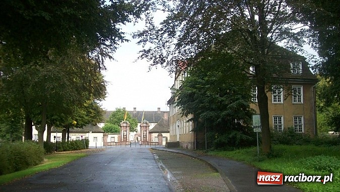 Zdjęcie w galerii na portalu naszraciborz.pl: Książę raciborski Wiktor V przyjeżdża do Raciborza. Zobacz gdzie na co dzień mieszka wiadomości z regionu