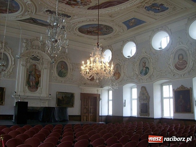 Zdjęcie w galerii na portalu naszraciborz.pl: Książę raciborski Wiktor V przyjeżdża do Raciborza. Zobacz gdzie na co dzień mieszka wiadomości z regionu