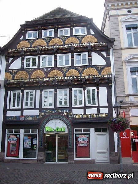 Zdjęcie w galerii na portalu naszraciborz.pl: Książę raciborski Wiktor V przyjeżdża do Raciborza. Zobacz gdzie na co dzień mieszka wiadomości z regionu