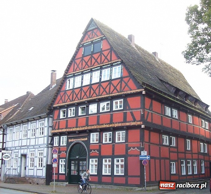 Zdjęcie w galerii na portalu naszraciborz.pl: Książę raciborski Wiktor V przyjeżdża do Raciborza. Zobacz gdzie na co dzień mieszka wiadomości z regionu