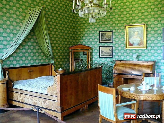 Zdjęcie w galerii na portalu naszraciborz.pl: Książę raciborski Wiktor V przyjeżdża do Raciborza. Zobacz gdzie na co dzień mieszka wiadomości z regionu