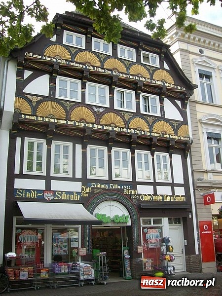 Zdjęcie w galerii na portalu naszraciborz.pl: Książę raciborski Wiktor V przyjeżdża do Raciborza. Zobacz gdzie na co dzień mieszka wiadomości z regionu