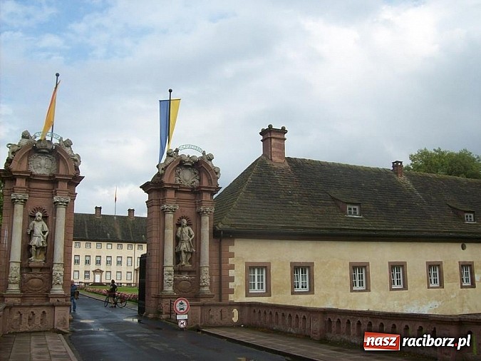 Zdjęcie w galerii na portalu naszraciborz.pl: Książę raciborski Wiktor V przyjeżdża do Raciborza. Zobacz gdzie na co dzień mieszka wiadomości z regionu