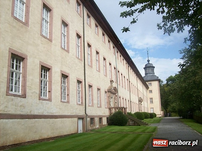 Zdjęcie w galerii na portalu naszraciborz.pl: Książę raciborski Wiktor V przyjeżdża do Raciborza. Zobacz gdzie na co dzień mieszka wiadomości z regionu