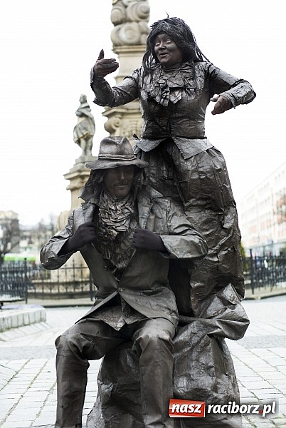 Zdjęcie w galerii na portalu naszraciborz.pl: Cały czas ulepszam swój warsztat. Asia Nitefor o byciu żywą rzeźbą wiadomości z regionu