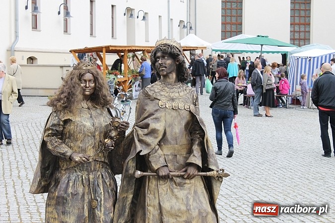 Zdjęcie w galerii na portalu naszraciborz.pl: Cały czas ulepszam swój warsztat. Asia Nitefor o byciu żywą rzeźbą wiadomości z regionu