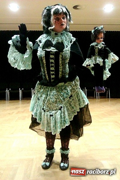 Zdjęcie w galerii na portalu naszraciborz.pl: Cały czas ulepszam swój warsztat. Asia Nitefor o byciu żywą rzeźbą wiadomości z regionu