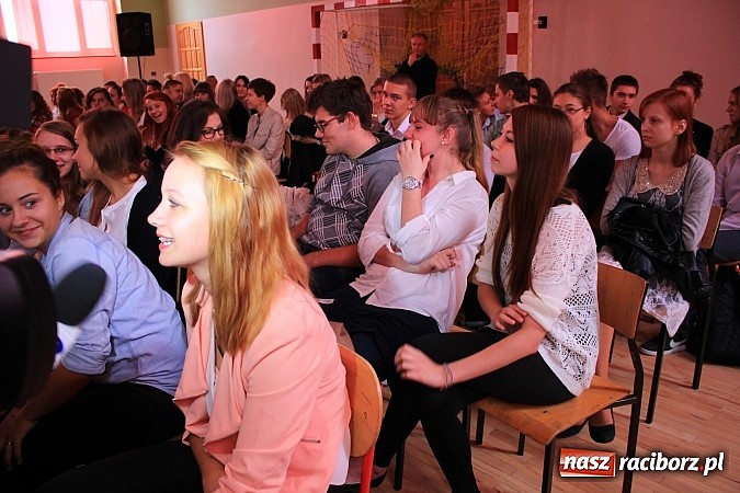 Zdjęcie w galerii na portalu naszraciborz.pl: Niech ten rok będzie dla nas dobry, czyli Inauguracja Roku Szkolnego w ZSBiRR wiadomości z regionu