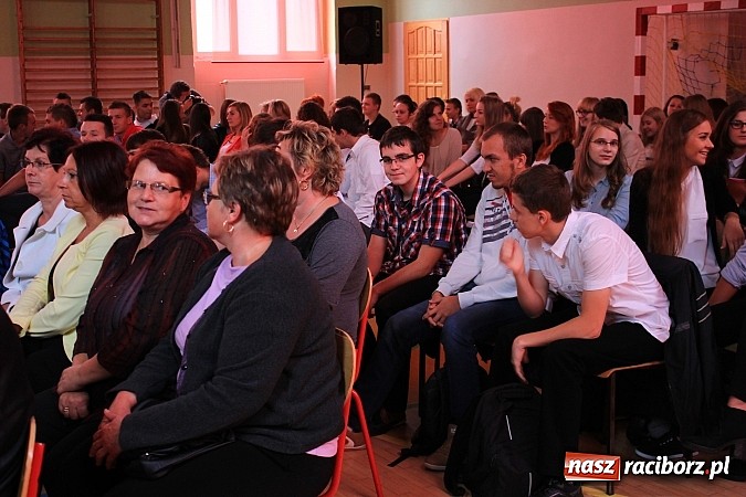 Zdjęcie w galerii na portalu naszraciborz.pl: Niech ten rok będzie dla nas dobry, czyli Inauguracja Roku Szkolnego w ZSBiRR wiadomości z regionu