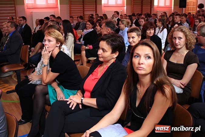 Zdjęcie w galerii na portalu naszraciborz.pl: Niech ten rok będzie dla nas dobry, czyli Inauguracja Roku Szkolnego w ZSBiRR wiadomości z regionu