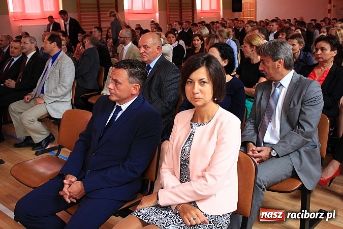 Zdjęcie w galerii na portalu naszraciborz.pl: Niech ten rok będzie dla nas dobry, czyli Inauguracja Roku Szkolnego w ZSBiRR wiadomości z regionu