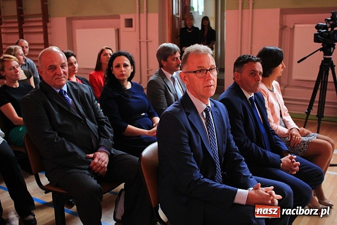 Zdjęcie w galerii na portalu naszraciborz.pl: Niech ten rok będzie dla nas dobry, czyli Inauguracja Roku Szkolnego w ZSBiRR wiadomości z regionu