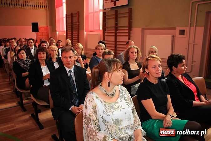 Zdjęcie w galerii na portalu naszraciborz.pl: Niech ten rok będzie dla nas dobry, czyli Inauguracja Roku Szkolnego w ZSBiRR wiadomości z regionu
