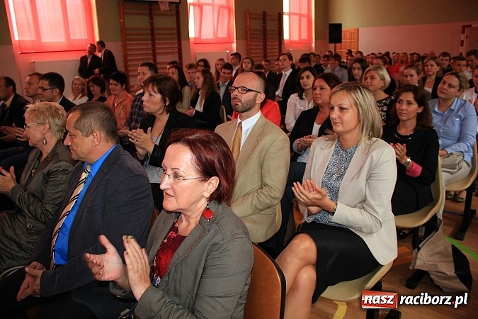 Zdjęcie w galerii na portalu naszraciborz.pl: Niech ten rok będzie dla nas dobry, czyli Inauguracja Roku Szkolnego w ZSBiRR wiadomości z regionu