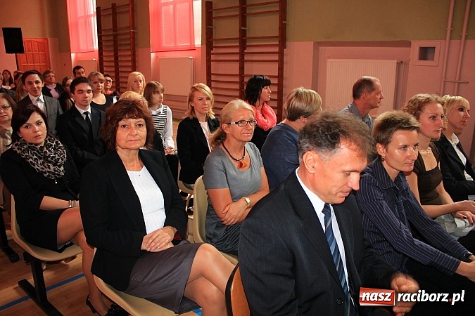 Zdjęcie w galerii na portalu naszraciborz.pl: Niech ten rok będzie dla nas dobry, czyli Inauguracja Roku Szkolnego w ZSBiRR wiadomości z regionu