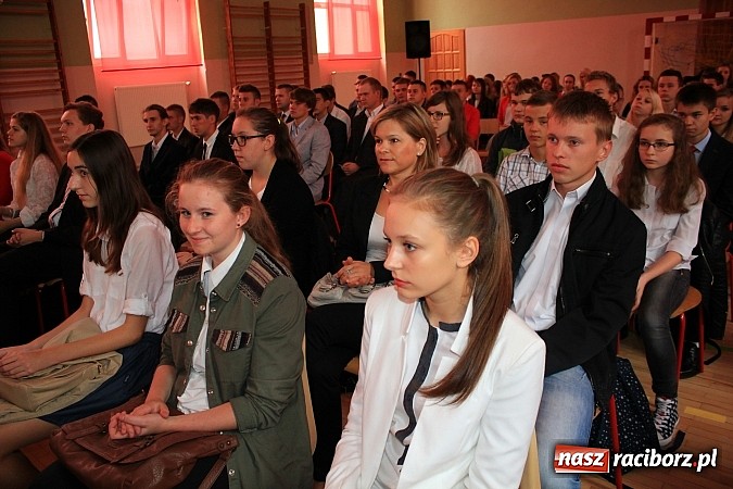 Zdjęcie w galerii na portalu naszraciborz.pl: Niech ten rok będzie dla nas dobry, czyli Inauguracja Roku Szkolnego w ZSBiRR wiadomości z regionu