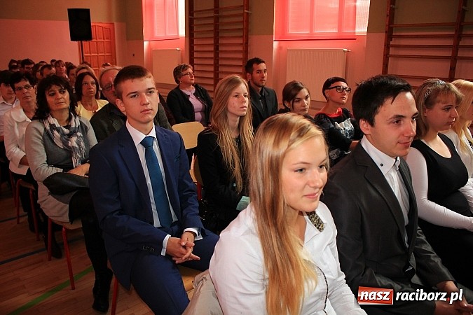 Zdjęcie w galerii na portalu naszraciborz.pl: Niech ten rok będzie dla nas dobry, czyli Inauguracja Roku Szkolnego w ZSBiRR wiadomości z regionu
